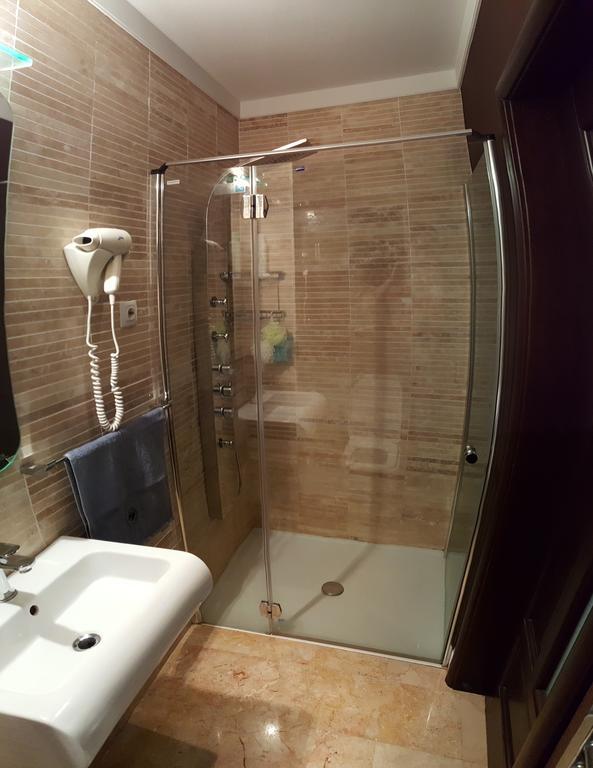 Mihail Cioranu Apartment Bukares Bagian luar foto