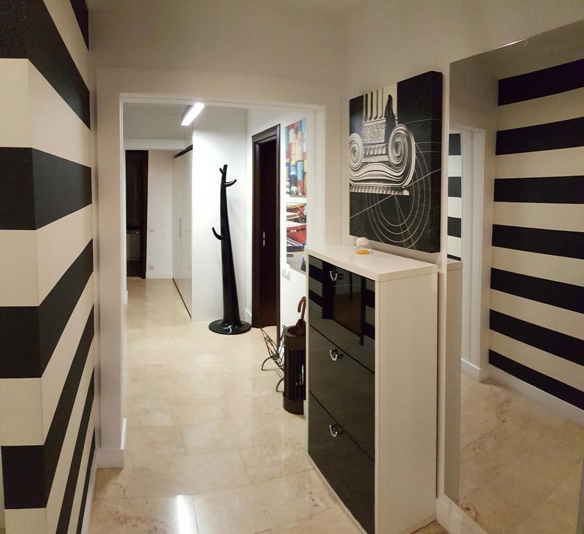 Mihail Cioranu Apartment Bukares Bagian luar foto